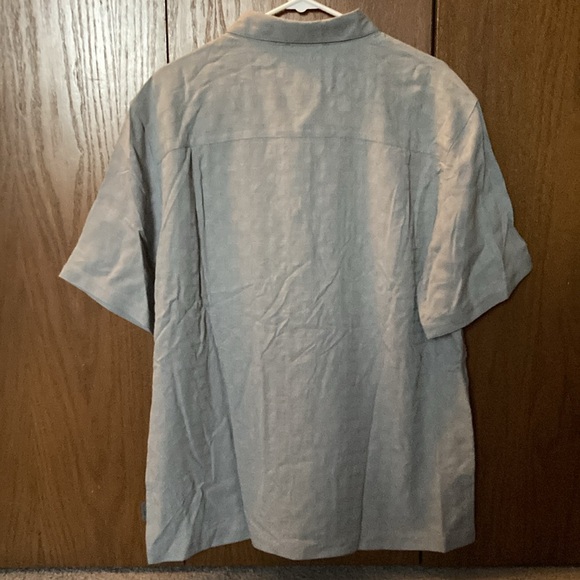Royal Robbin’s Men's Gray Short Sleeve Shirt - Picture 2 of 2